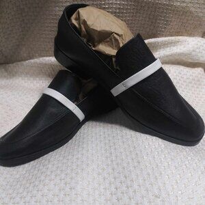 Newbark leather black, white loafers  NEW Sz 8